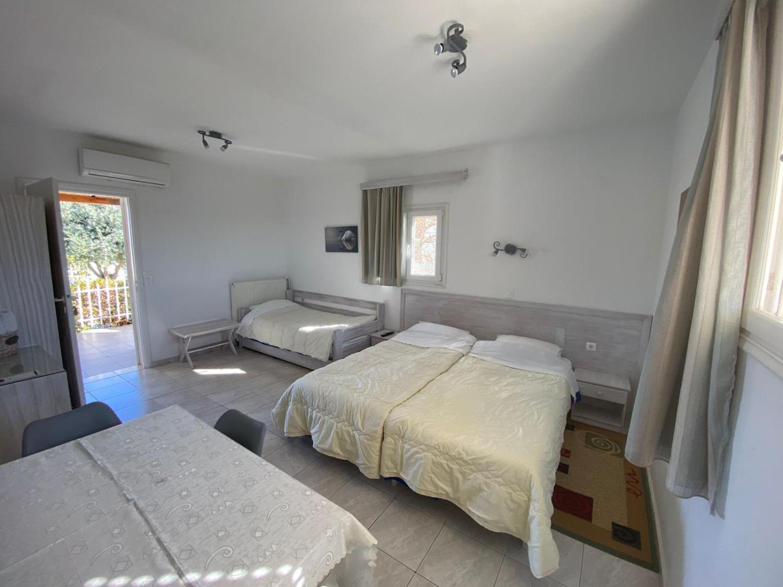 ארמיוני Leonidas Resort מראה חיצוני תמונה