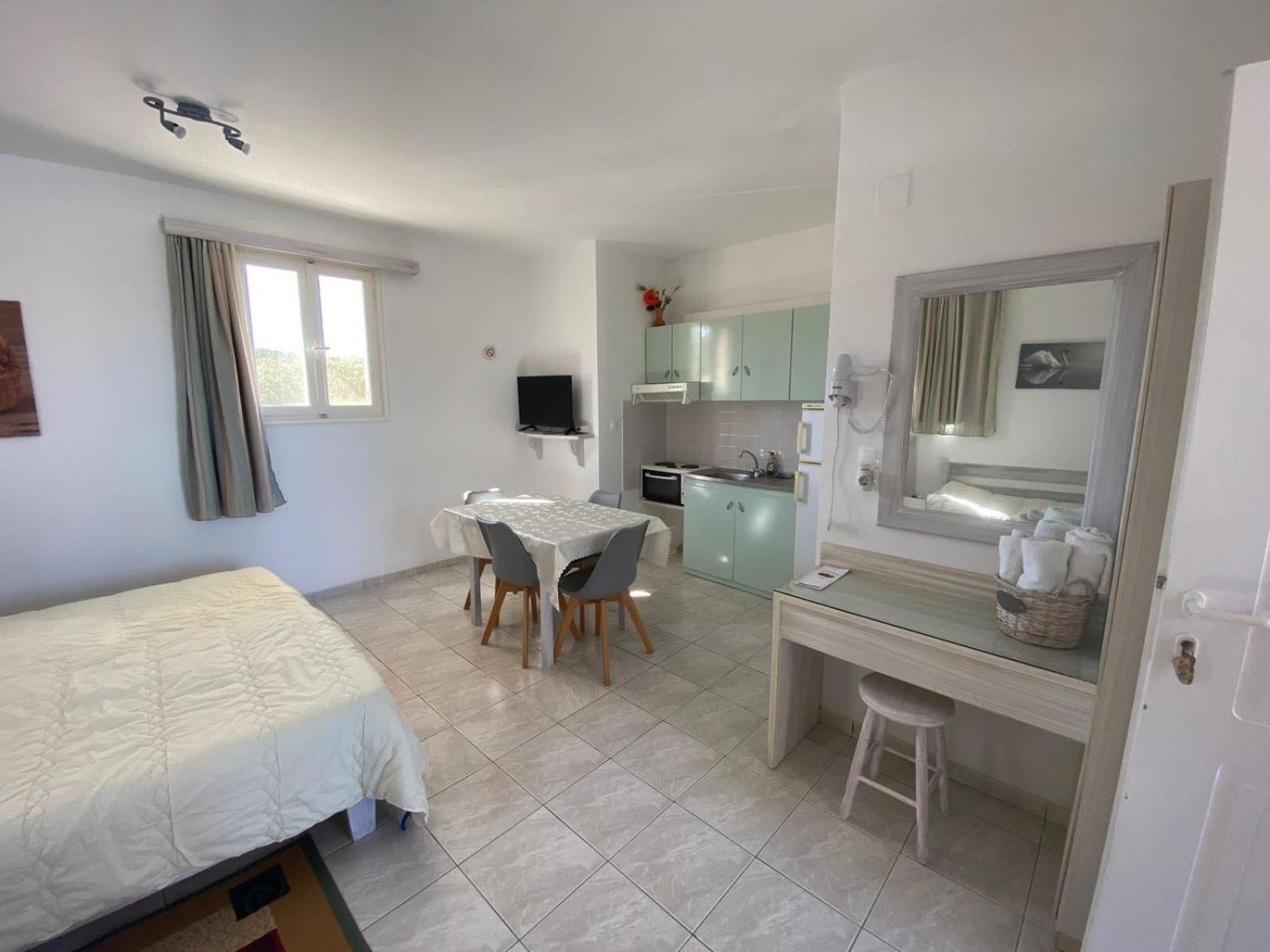 ארמיוני Leonidas Resort מראה חיצוני תמונה