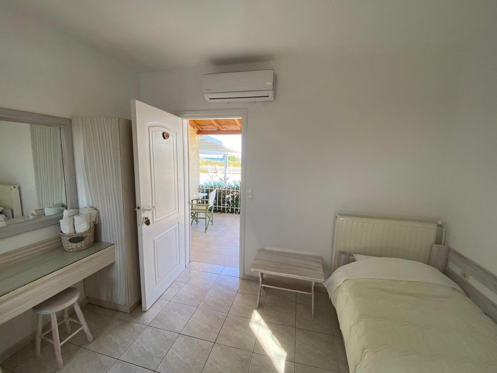 ארמיוני Leonidas Resort מראה חיצוני תמונה